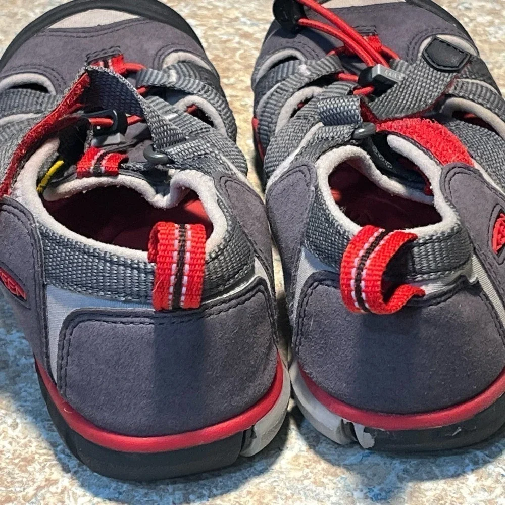 Keen Children's Red & Gray Waterproof Seacamp Outdoor Sandal Shoes Size 3 Youth